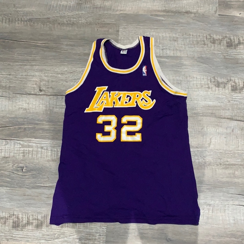 Lakers jersey 32